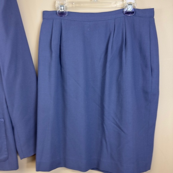 Atrium collection 10 blue skirt suit preowned great condition - Picture 8 of 8